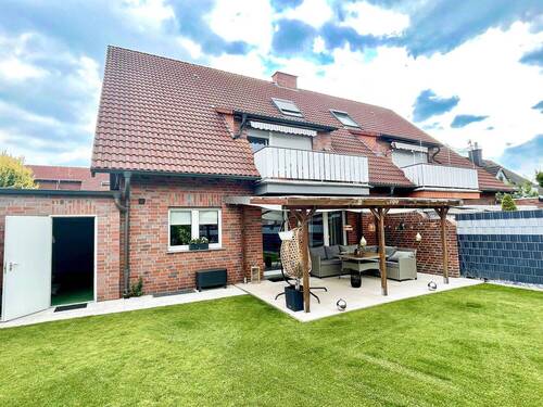 Rückansicht Doppelhaushälfte - Doppelhaushälfte: voll vermietet, gepflegt, zu haben!