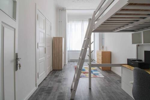 Zimmer 2 mit Doppeltür zu Zimmer 1 - 