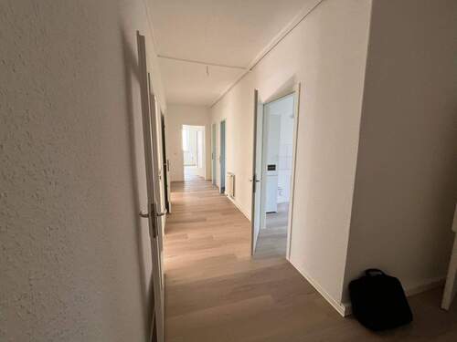 Flur - 5 Zimmer Etagenwohnung in Zwickau