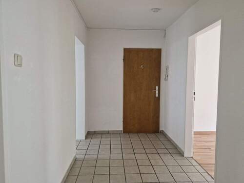 Diele - 3 Zimmer Etagenwohnung zur Miete in Kassel