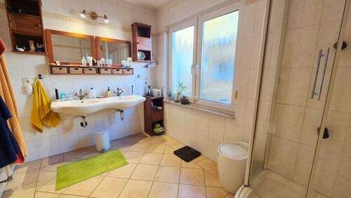 Bad 1.jpg - 6 Zimmer Doppelhaushälfte zum Kaufen in Leipzig