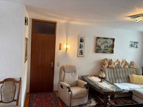 Wohnzimmer - Tür zum Bad/WC - 3 Zimmer Etagenwohnung in Wuppertal