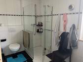 Bad mit Dusche - 
