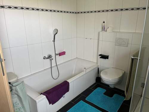 Bad mit Wanne - 
