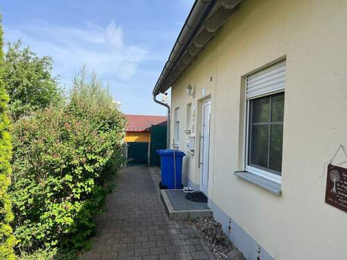 Zugang Haus - 4 Zimmer Reihenendhaus zum Kaufen in Holzheim