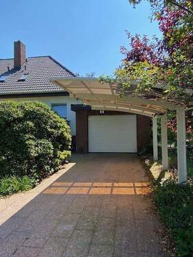 Carport - 7 Zimmer Einfamilienhaus in Berlin