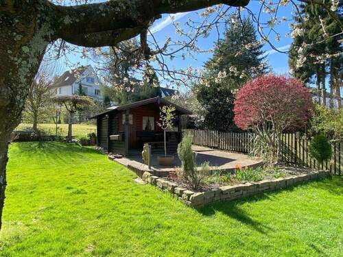 Blick auf das Gartenhaus - 