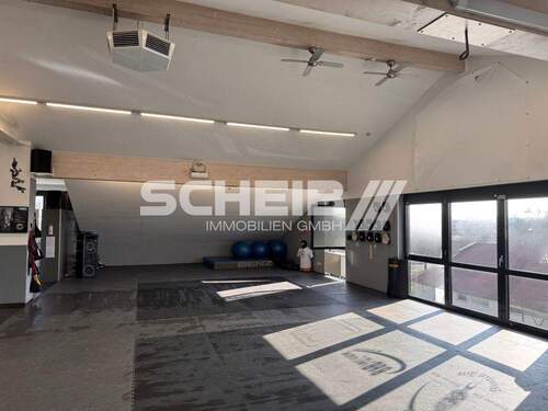 große Fläche im Dachgeschoss - Gewerbegebiet Kerz: Attraktive Bürofläche mit rund 174 m²