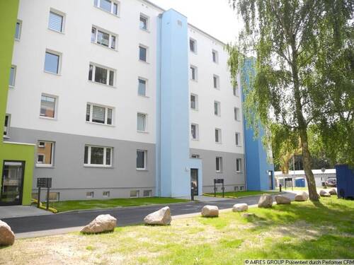Objektansicht - Reif für die Insel? 4-Raumwohnung mit Balkon + Fahrstuhl in Riems