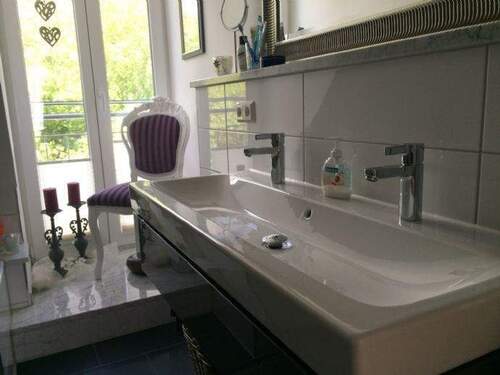 eingebauter Waschtisch - 
