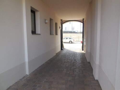 Durchfahrt zum Hof - 2 Zimmer Etagenwohnung in Zwickau
