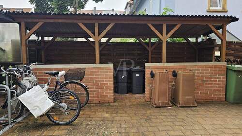 Fahrradabstellplatz / Mülltonnenplatz - 