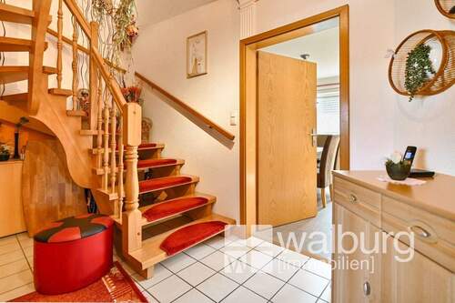 20 Holztreppe ins Obergeschoss - 