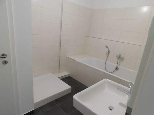 Bad - 2 Zimmer Gewerbeobjekt (Büro, Produktion, Verkauf) in Beelitz