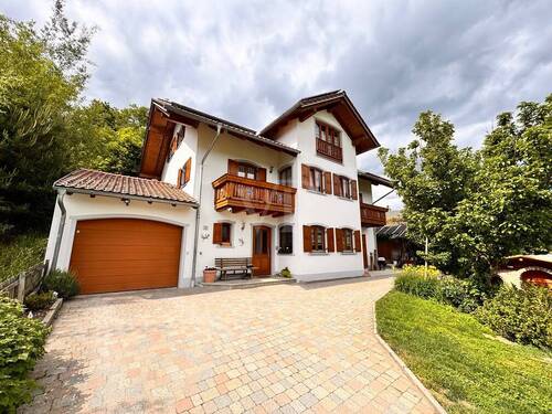 Einfahrt - 7 Zimmer Einfamilienhaus in Schaufling