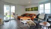 Sofa-Bereich und Gartenzugang - 4 Zimmer Etagenwohnung in Owingen