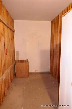 Keller mit Strom und Licht - 