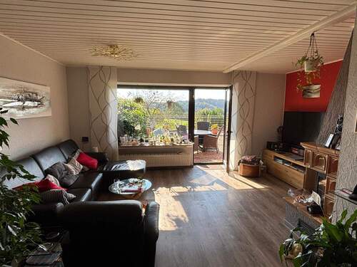 Wohnzimmer Haus rechts - 9 Zimmer Mehrfamilienhaus, Wohnhaus zum Kaufen in Heddert