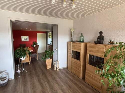 Wohnzimmer Haus rechts - 9 Zimmer Mehrfamilienhaus, Wohnhaus in Heddert