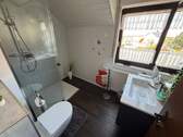 Badezimmer Haus rechts - 