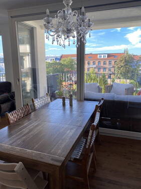 Essbereich - Von Privat - 4-Zimmer-Wohnung mit gehobener Innenausstattung, 2 Balkonen und EBK in Berlin Weißensee
