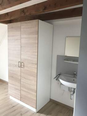 Waschbecken in jedem Zimmer - 1 Zimmer Mehrfamilienhaus, Wohnhaus in Konstanz