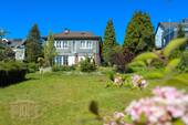 Blick über den Garten zur Rückseite - 