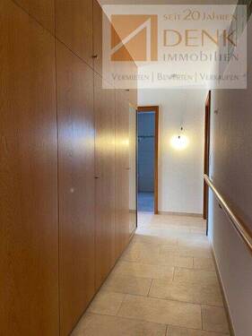 Flur mit Einbauschrank - 