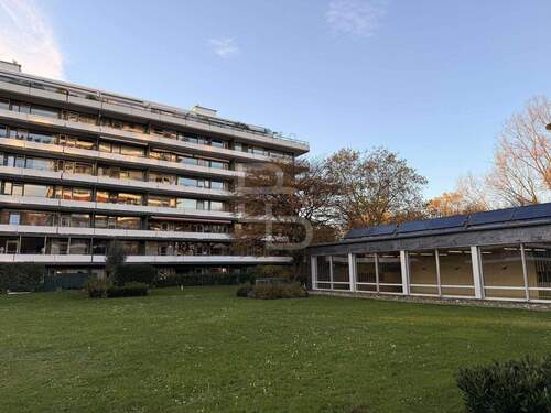 Wohnanlage mit Schwimmbad - 