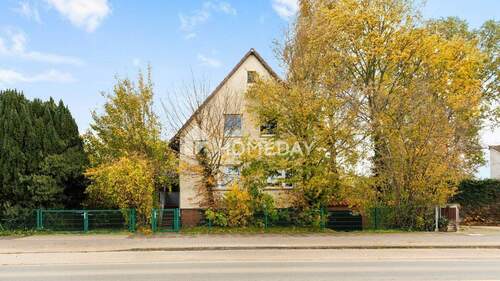 Außenansicht 1 - Ihr neues Zuhause mit Potenzial: freistehendes EFH mit Garage und großzügigem Garten in Bothfeld