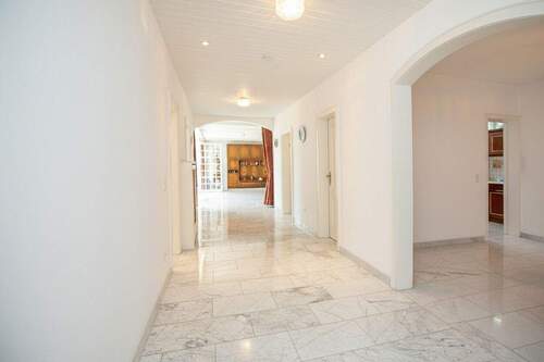 Diele-leer - Bungalow mit 146,80 m&sup2; in Heusenstamm zum Kaufen