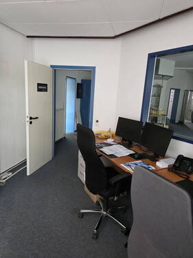 Büro mittlerer Eingang - 