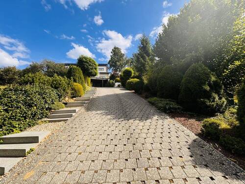 Auffahrt - Einfamilienhaus mit 181,20 m² in Schwerin zum Kaufen