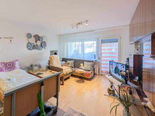 Wohnzimmer - Gut geschnittene 2-Zimmer-Wohnung mit Balkon & Stellplatz