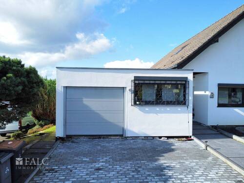Garage - 5 Zimmer Einfamilienhaus zum Kaufen in Lohmar-Weegen