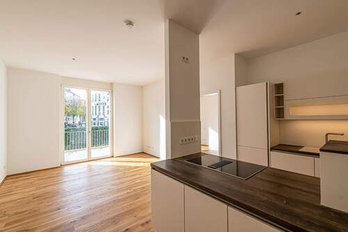 Wohnzimmer mit Zugang zur Terrasse - 