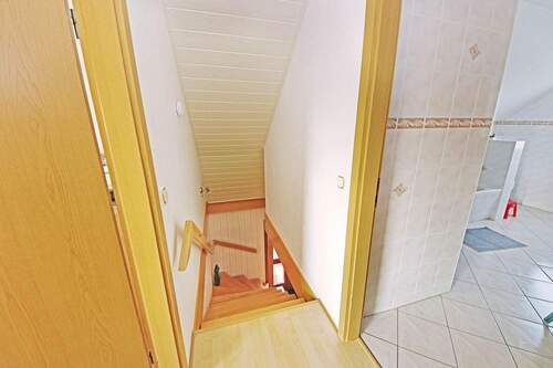 Flur- / Treppenbereich zum DG - 