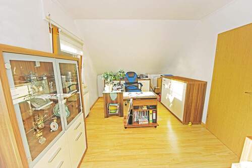 Kinder-/ Arbeitszimmer im DG - 