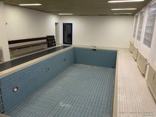 ehemaliges Schwimmbad - Halle zur Miete in München