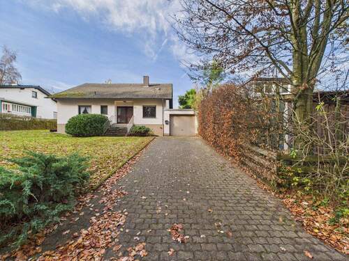 Einfahrt - Einfamilienhaus mit 113,30 m&sup2; in Bad Münstereifel zum Kaufen