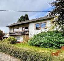 Bauernhof mit großzügigen Hallen in Ortsrandlage - Jucken