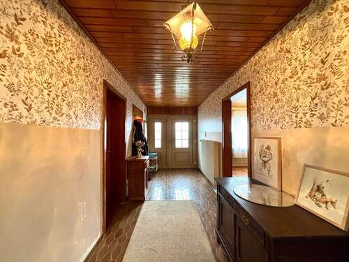 Flur EG - 8 Zimmer Einfamilienhaus in Jucken