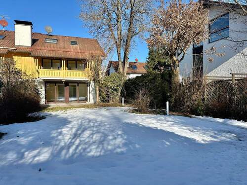 Hausansicht Garten.jpeg - 6 Zimmer Doppelhaushälfte zum Kaufen in Grünwald