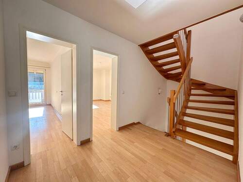 Flur.jpeg - 6 Zimmer Doppelhaushälfte in Grünwald