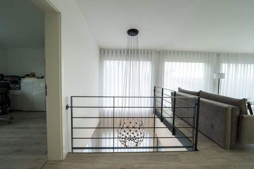 Galerie + Eingang Gast/Büro 2 - 