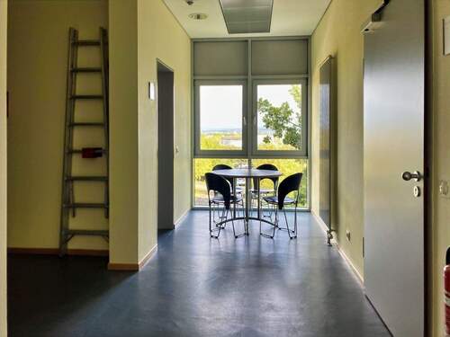 Flur, möglicher kleiner Besprechungsbereich - 