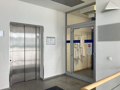 Etageneingang rechte Seite - Büro in Kassel