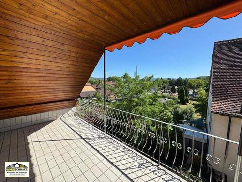 Blick vom Balkon - Frisch renoviert & bezugsbereit: Charmante Wohnung mit Garage im Zentrum von Obernburg