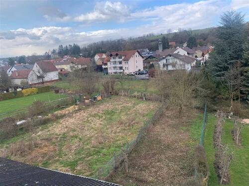 Grundstück - *Exklusives Baugrundstück* ca. 1.513 m² mit Bachzugang und Blick auf die Weinberge
