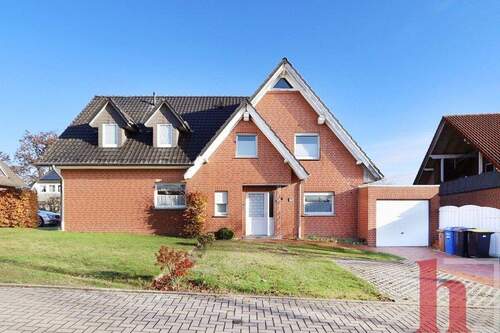 Straßenansicht - Zwei Doppelhaushälften in ruhiger Lage von Holdorf-Langenberg